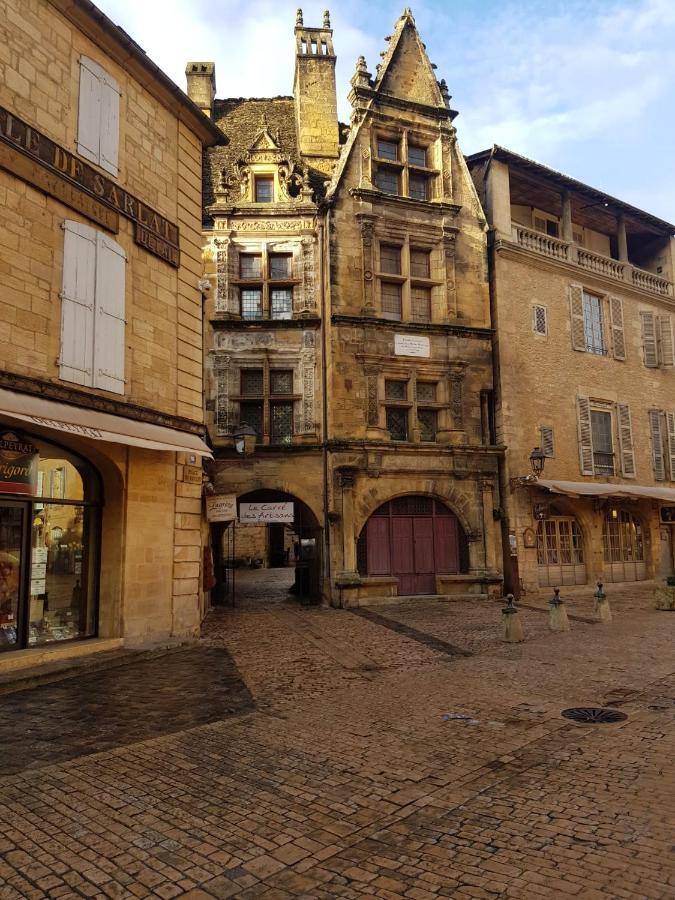 Hotel Confort Le Moulin Rouge Terrasson Exterior foto