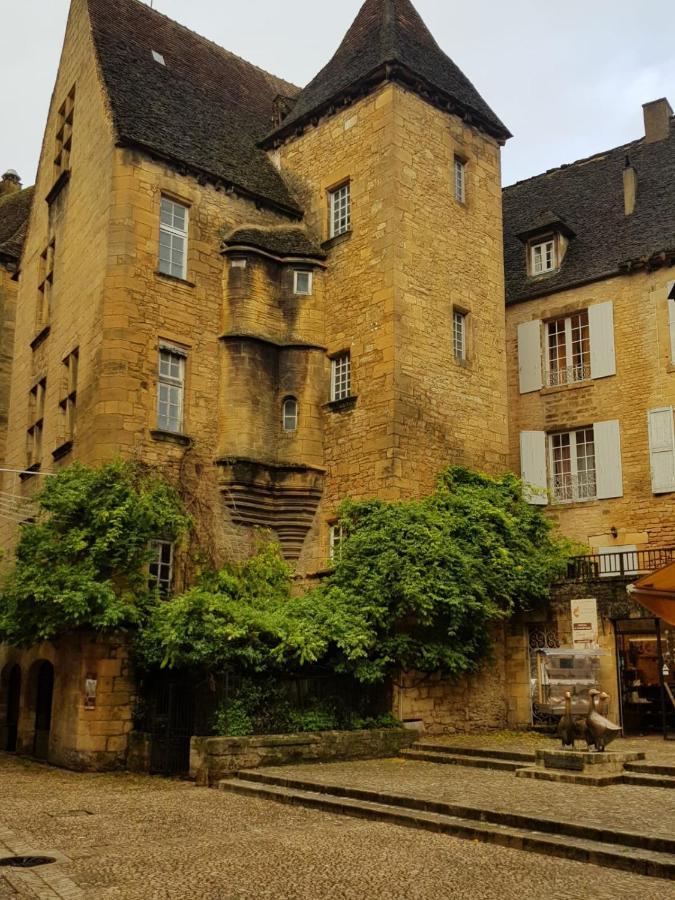 Hotel Confort Le Moulin Rouge Terrasson Exterior foto